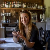 «Οι Μελισσουργοί έγιναν το σπίτι μου, με έσωσαν από τους εσωτερικούς μου δαίμονες»