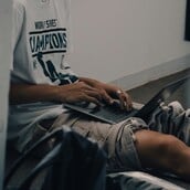 ΑΠΑΓΟΡΕΥΣΗ SOCIAL ΑΝΗΛΙΚΟΙ