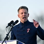 ΠΕΤΕΡ ΜΑΓΙΑΡ ΟΥΓΓΑΡΙΑ ΒΙΚΤΟΡ ΟΡΜΠΑΝ