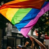 ΑΛΥΣΙΔΑ ΚΑΦΕ ΚΑΛΙΦΟΡΝΙΑ ΛΟΑΤΚΙ LGBT PRIDE