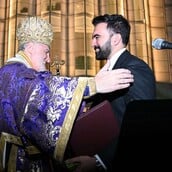 Η δημοφιλία του Zohran Mamdani παραμένει εντυπωσιακή, 100 μέρες μετά την εκλογή του