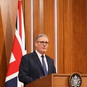 ΒΡΕΤΑΝΙΑ ΕΦΗΒΟΙ ΚΙΡ ΣΤΑΡΜΕΡ SOCIAL MEDIA ΑΠΑΓΟΡΕΥΣΗ