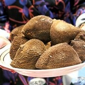 Ντερμπιγιές και μπουστιά, τα αποσυνάγωγα του πασχαλινού τραπεζιού