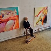 Στα 93 της, η Τζόαν Σεμέλ ζωγραφίζει ακόμη το γυμνό σώμα της χωρίς καμία ντροπή