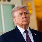 ΣΤΕΝΑ ΤΟΥ ΟΡΜΟΥΖ ΙΡΑΝ ΝΤΟΝΑΛΝΤ ΤΡΑΜΠ