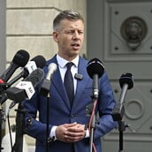 ΠΕΤΕΡ ΜΑΓΙΑΡ ΟΥΓΓΑΡΙΑ ΜΕΣΑ ΕΝΗΜΕΡΩΣΗΣ