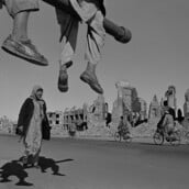 Οι φωτογραφίες του Τζέιμς Νάχτγουεϊ ταξιδεύουν στα μουσεία του κόσμου