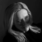 Η Ρις Γουίδερσπουν λέει ότι είναι ώρα οι γυναίκες να μάθουν AI