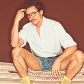 Τι κάνει ένας πενηντάρης άντρας στη La Casita του Bad Bunny;