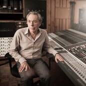 Andrew Lloyd Webber: «Είχα πει σε όλους ότι έκοψα το ποτό κι έπινα κρυφά. Μέχρι που ζήτησα βοήθεια»