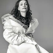 Η Ιζαμπέλ Ιπέρ ξέρει ότι ο πλούτος είναι η πιο επικίνδυνη φαντασίωση