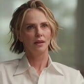 Η Σαρλίζ Θερόν μιλά ανοιχτά για τη νύχτα που η μητέρα της πυροβόλησε και σκότωσε τον πατέρα της