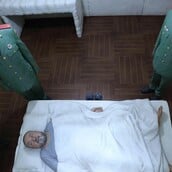 Ο Άι Γουέιγουεϊ ξαναμπαίνει στο κελί του και το κάνει έργο τέχνης