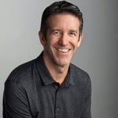 JOHN TERNUS ΠΟΙΟΣ ΕΙΝΑΙ ΝΕΟΣ CEO APPLE