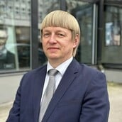 ΕΣΘΟΝΟΣ ΠΟΛΙΤΙΚΟΣ ΚΟΥΡΕΜΑ