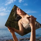 Φαντάσματα, γυμνά και queer στέμματα: τι δείχνει για τη φωτογραφία σήμερα η φετινή AIPAD 