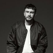 Μετά το «Baby Reindeer», ο Ρίτσαρντ Γκαντ επιστρέφει με το σκοτεινό «Half Man»