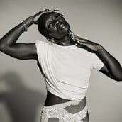 Η Σίνθια Ερίβο θα γίνει Μίριαμ Μακέμπα σε μια ταινία για το Graceland και το απαρτχάιντ