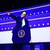 ΕΛΟΝ ΜΑΣΚ ΛΕΥΚΗ ΥΠΕΡΟΧΗ TESLA SPACEX