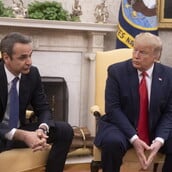 ΛΕΥΚΟΣ ΟΙΚΟΣ ΚΥΡΙΑΚΟΣ ΜΗΤΣΟΤΑΚΗΣ ΝΤΟΝΑΛΝΤ ΤΡΑΜΠ