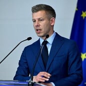 ΟΥΓΓΑΡΙΑ ΠΕΤΕΡ ΜΑΓΙΑΡ ΚΟΜΙΣΙΟΝ ΟΥΡΣΟΥΛΑ ΦΟΝ ΝΤΕΡ ΛΑΪΕΝ