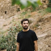 Από την Αθήνα στον Αργυρό Λέοντα: Ο Μάριο Μπανούσι και το θέατρο χωρίς λόγια που συγκινεί την Ευρώπη