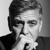 Ο Τζορτζ Κλούνεϊ υπερασπίζεται τον Τζίμι Κίμελ μετά την επίθεση του Τραμπ: «Τα αστεία είναι αστεία»