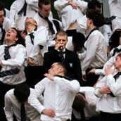 Ο Yung Lean στοιχειώνει ένα σχολείο του 2034 στο νέο φιλμ του Ρομέν Γαβρά