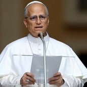 Πρώτη φορά ο Πάπας Λέων ΙΔ΄ μίλησε για τους LGBTQ+ Καθολικούς - και έβαλε όριο στις ευλογίες