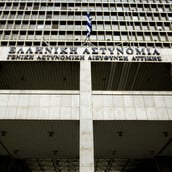 ΓΑΔΑ ΝΕΚΡΟΣ ΚΡΑΤΟΥΜΕΝΟΣ