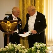 ΝΤΟΝΑΛΝΤ ΤΡΑΜΠ ΒΑΣΙΛΙΑΣ ΚΑΡΟΛΟΣ ΙΡΑΝ