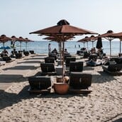 Το καλοκαίρι ξεκινά στο The C - Beach Restaurant στη Βούλα