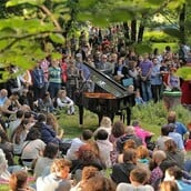 Piano City Athens 2026: H Αθήνα μετατρέπεται σε μια μεγάλη σκηνή αφιερωμένη στο πιάνο