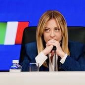 ΤΖΟΡΤΖΙΑ ΜΕΛΟΝΙ ΦΩΤΟΓΡΑΦΙΑ ΑΙ ΤΕΧΝΗΤΗ ΝΟΗΜΟΣΥΝΗ