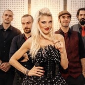 From Swing to Rock ’n’ Roll by Vanila Swing: Ένα μουσικό ταξίδι στις δεκαετίες που αγαπήσαμε