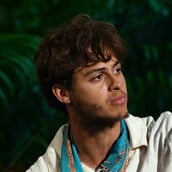 SURVIVOR ΣΤΑΥΡΟΣ ΦΛΩΡΟΣ ΤΡΑΥΜΑΤΙΣΜΟΣ
