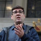 Βρετανία: Ο Άντι Μπέρναμ δεν επιδιώκει την επιστροφή της χώρας στην ΕΕ