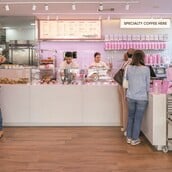 Overoll: Το brunch spot που έκανε το κρουασάν καθημερινή γεύση