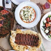 Μικρασιάτικο Μεζεδοπωλείο: Γεύσεις της Μικράς Ασίας γύρω από ένα σιντριβάνι