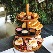 Braxton: Το brunch spot με τον viral Πύργο και τον ψαγμένο καφέ