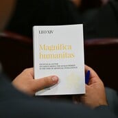 Ο Πάπας Λέων ΙΔ΄ κάνει την τεχνητή νοημοσύνη θρησκευτικό ζήτημα στην πρώτη του εγκύκλιο