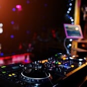Enoo Napa b2b Da Capo και Mahmut Orhan έρχονται στο Bolivar Beach Club