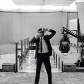 Τζέικομπ Ελόρντι: Το νέο αγόρι της Chanel ξέρει ακριβώς πώς να κοιτάζει την κάμερα