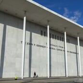 ΝΤΟΝΑΛΝΤ ΤΡΑΜΠ ΚΕΝΤΡΟ ΚΕΝΕΝΤΙ ΑΦΑΙΡΕΣΗ ΟΝΟΜΑΤΟΣ