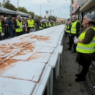 Περιστέρι: Βασιλόπιτα 5 τόνων και 35.000 κομματιών - Διεκδικεί τον τίτλο της μεγαλύτερης στην Ευρώπη