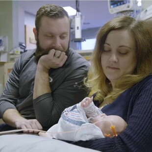 «Μωρό θαύμα» γεννήθηκε μετά από μεταμόσχευση μήτρας - Η δεύτερη μόλις περίπτωση στις ΗΠΑ