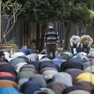 Η Αίγυπτος θα απολύει όσους ιμάμηδες παραβιάζουν την απαγόρευση προσευχής στα τεμένη