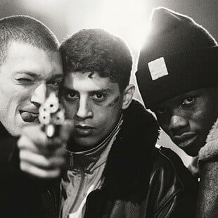 25 χρόνια μετά την εκρηκτική πρεμιέρα του, «Το Μίσος» επιστρέφει πιο καίριο από ποτέ