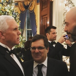 Ο Βαλάντης δημοσιεύει φωτογραφίες από το χριστουγεννιάτικο πάρτι του Τραμπ στον Λευκό Οίκο