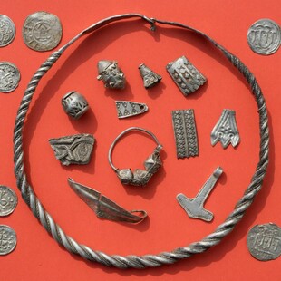 Ένα παιδί και ένας ερασιτέχνης αρχαιολόγος ανακάλυψαν θησαυρό Δανού βασιλιά του 10ου αιώνα